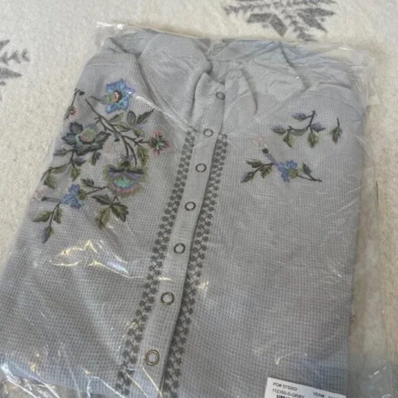 NWT Sundance Alpenwild Henley Embroidered Gray - Picture 4 of 5